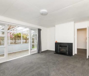 Feilding Flair - Chic, Updated Home with ... - Photo 2