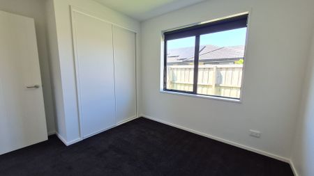 68 Oaks Drive, Lincoln - Photo 4