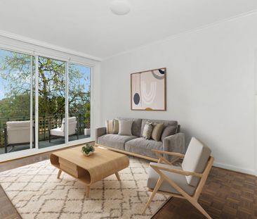 FIRST FLOOR SPACIOUS APARTMENT - Photo 2