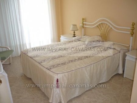 soleado apartamento en la zona de la paz con dos Terrazas y piscina. - Photo 2