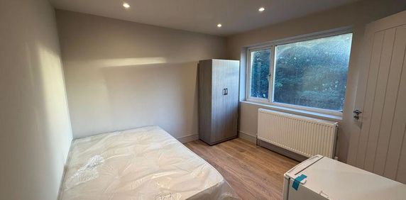 1 bedroom in a house share to rent - Photo 2