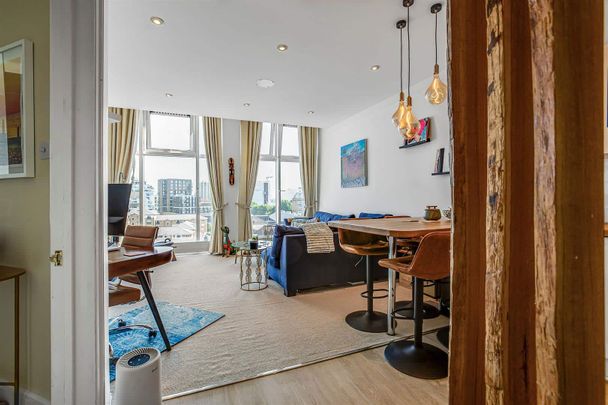 Plantation Wharf, SW11, London - Photo 1