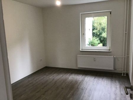 Komplett renovierte 2,5-Zimmer-Wohnung mit Balkon - Foto 3