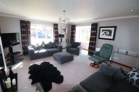 4 bedroom detached house to rent - Photo 4