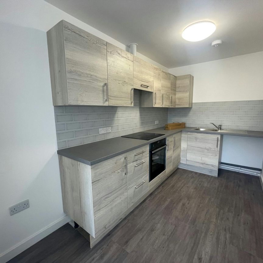 Flat to rent on - Photo 1