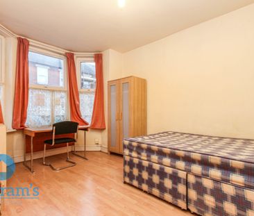 6 bed Semi-Detached House for Rent - Photo 3