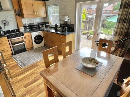 2 bedroom semi-detached house to rent - Photo 4