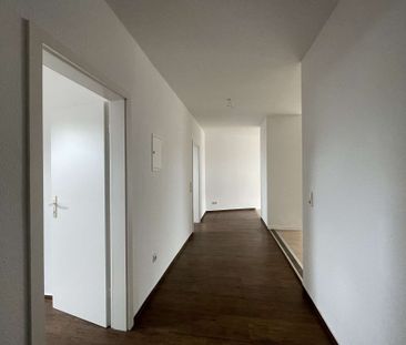 Studis aufgepasst! Modernisierte 2 Raum-Wohnung mit neuem Bad + Fuß... - Foto 1