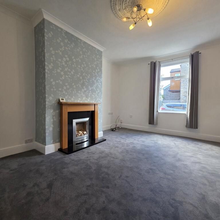 2 bedroom end of terrace house to rent - Photo 1
