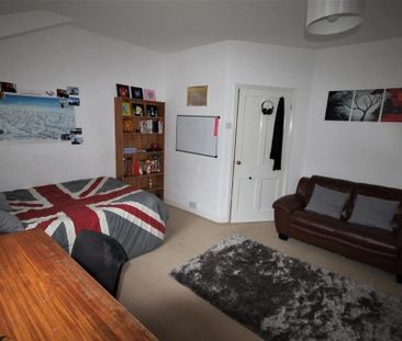 4 bedroom private hall to rent - Photo 1