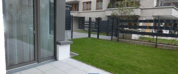 Wohnen an der EZB: Exklusive, hochwertig möblierte Wohnung mit eigenem Garten - Photo 1