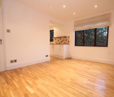 Templecombe Mews, Woking, Surrey, GU22 - Photo 5