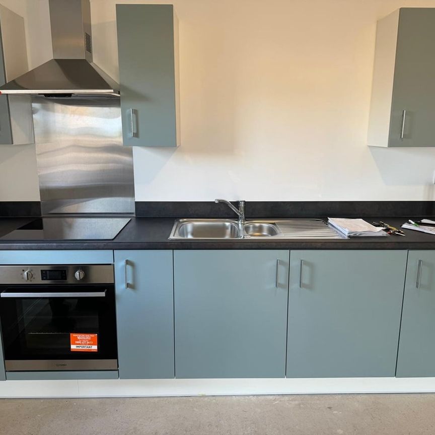 2 Bed Flat, Mountain Ash House, BS13 - Photo 1