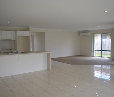 4 BEDROOM FAMILY HOME WITH OPEN KITCHEN LIVING DINING THAT OPENS ON... - Photo 3