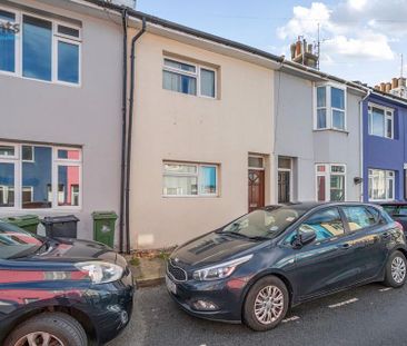 4 bedroom terraced house to rent - Photo 1