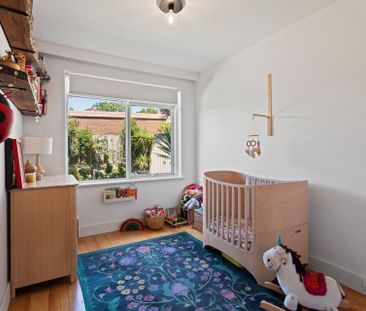 Ground Floor Apartment with Huge Entertainers Courtyard - Photo 5