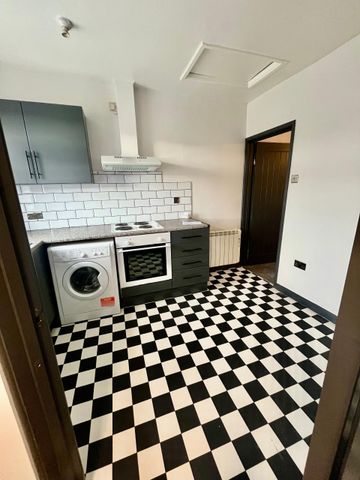 Cross Street - Photo 2