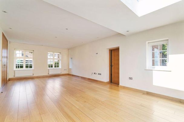 5 bedroom detached house to rent - Photo 1