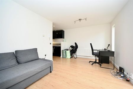 Apt 3, 61 Central Avenue, Bangor, BT20 3AU - Photo 2