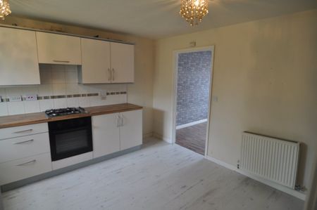 3 bed Semi-Detached - To Let - Photo 3