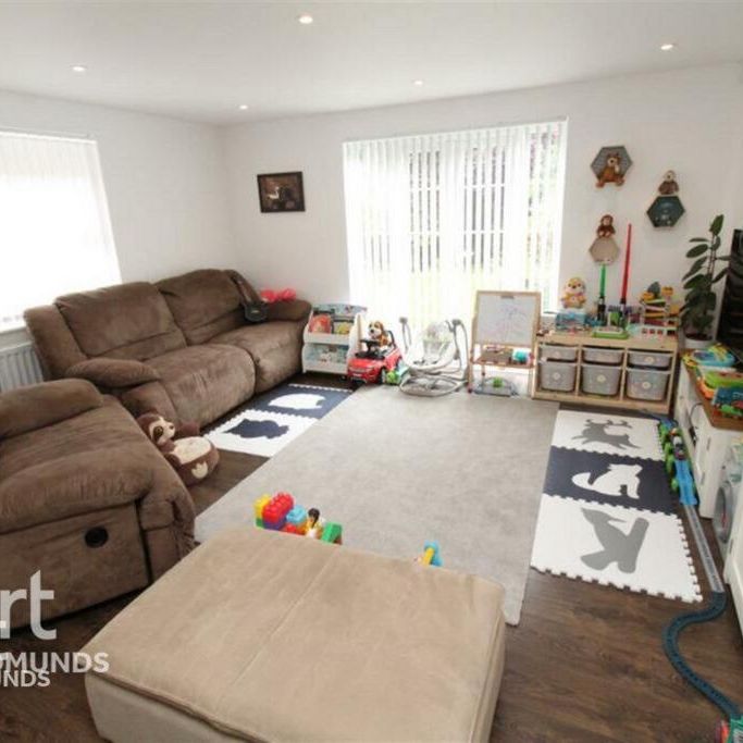 6 bedroom detached house to rent - Photo 1