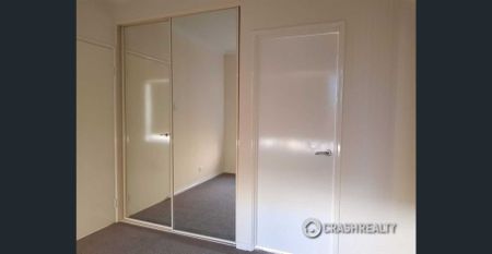 2 bedroom, 2 bathroom Apartment with Courtyard in Beckenham - Photo 3