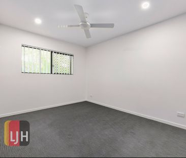 AIR CONDITIONED TWO BEDROOM UNIT WITH TWO CAR ACCOM! - Photo 3