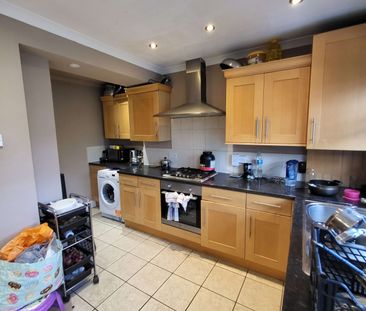 4 bed terraced house to rent Abercorn Crescent, Harrow HA2 - Photo 5