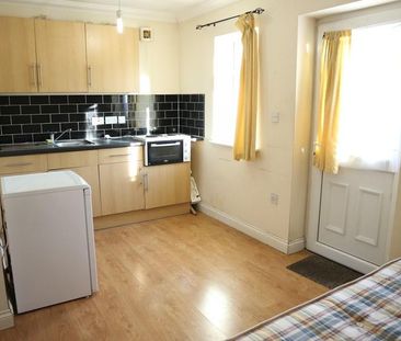 Studio to rent - Photo 6