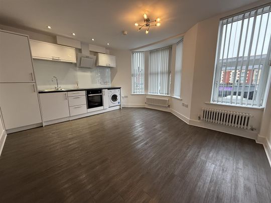 Whitchurch Road, Cardiff - Photo 1