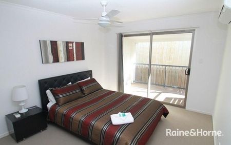 EXECUTIVE FULLY AIR-CONDITIONED 3 BEDROOM TOWNHOUSE IN THE HEART OF THE CITY - Photo 2