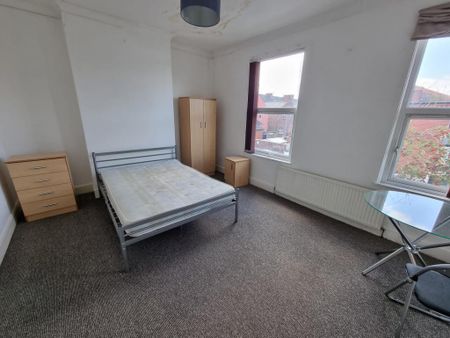 4 bedroom terraced house to rent - Photo 5