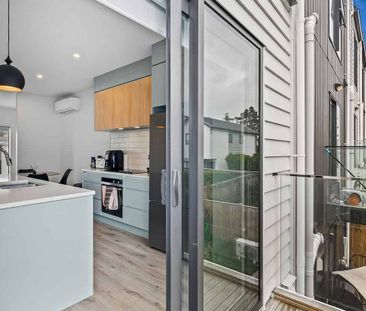 Modern 4-Bedroom Home for Rent in West Harbour - Photo 1