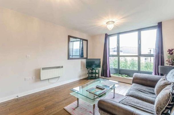 Hallsville Road, Royal Docks, E16 - Photo 1