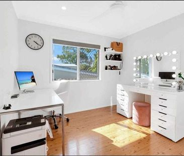 18 Sibyl Street, Southport QLD 4215 - House For Rent | Domain - Photo 4