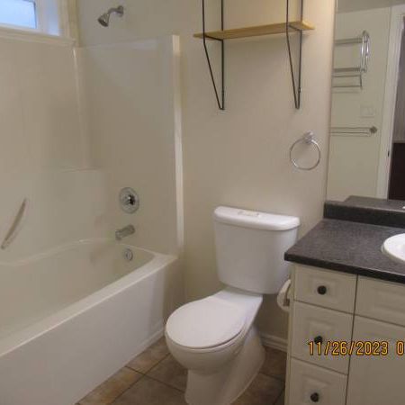 Pet welcome 2 bedroom suite in North Nanaimo - Photo 3