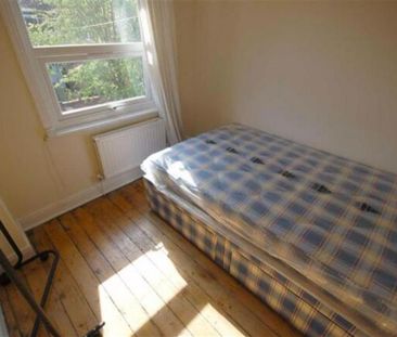 4 bedroom terraced house to rent - Photo 2