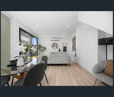 A Stylish Townhouse Designed for Comfortable Modern Living - Photo 2