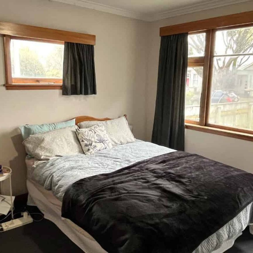 Central and convenient - six-bedroom student living - Photo 1
