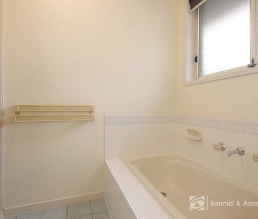 7 Coventry Court, West Wodonga - Photo 5