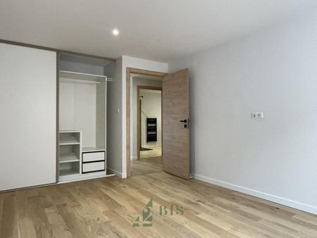 Location Maison 144m² ROANNE 42300 - Photo 3