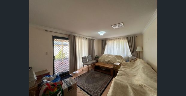 Unfurnished Spacious 4x2 Home in Canning Vale - Steps from Excelsior Primary School - Photo 1