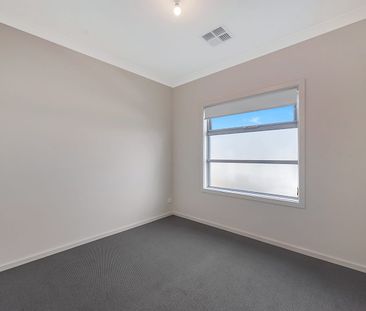 Townhouse in well sought area - Photo 3