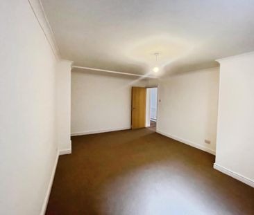 3 bedroom flat to rent - Photo 6