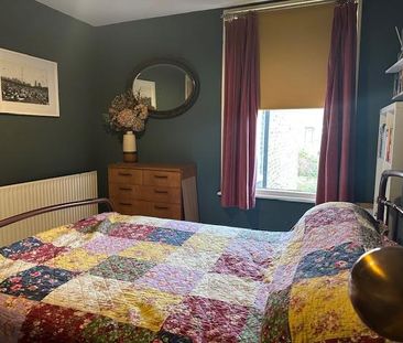 Two lovely spacious rooms in our family home, a large Victorian hou... - Photo 4