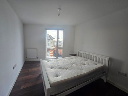 3 Bed Flat, Fairchild House, E2 - Photo 4