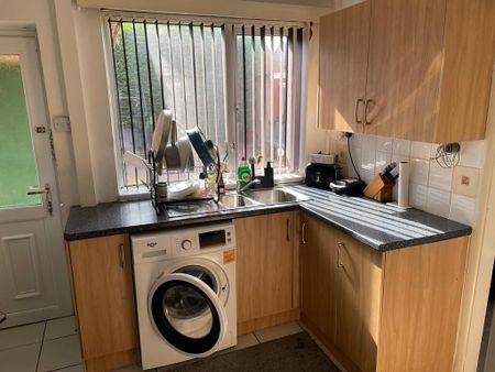 3 bedroom semi-detached house to rent - Photo 5