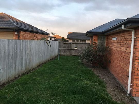 Double glazed house on rear section - Photo 1