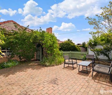 Bright and Spacious with a Private Courtyard - Photo 3