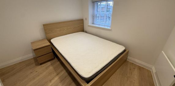 1 bedroom Flat To Let - Photo 2